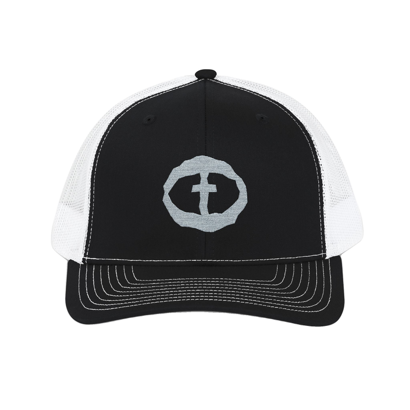 Front view of the black-and-white Richardson 112 Cap with a light-gray circular cross logo on the front panel, product shot on white.